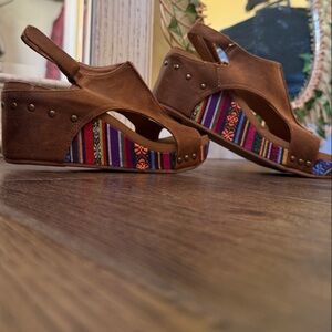 Very G Tan Wedges with Multicolor Straps